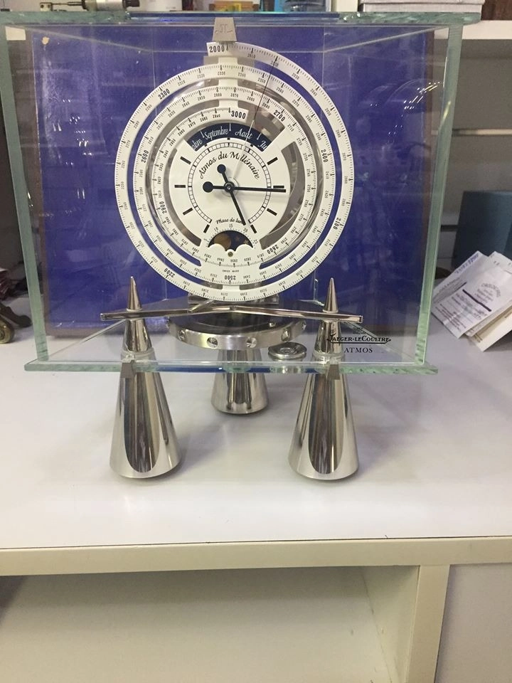 Orologio da tavolo Jaeger-LeCoultre Atmos con struttura in vetro