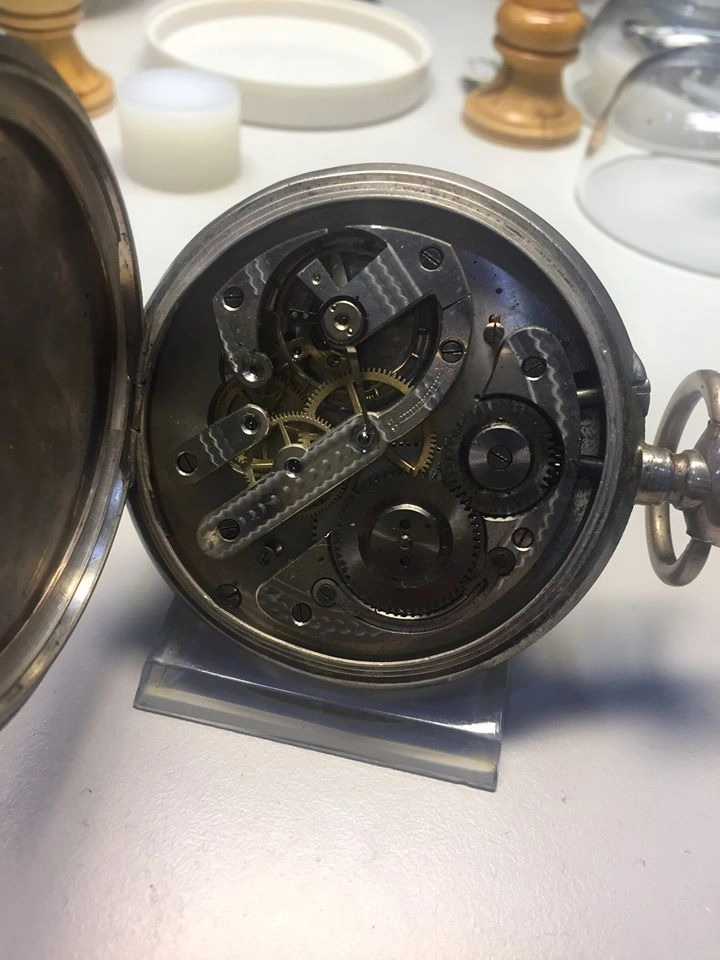 Movimento meccanico di un orologio da tasca Doxa d’epoca