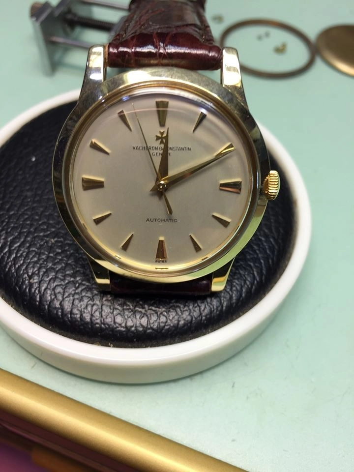 Orologio Vacheron Constantin automatico con cassa dorata e cinturino in pelle